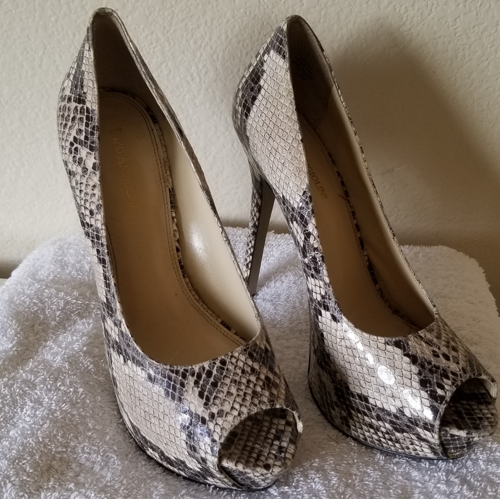Faux Snake skin pumps